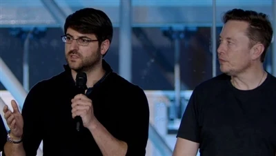 Tesla CFO fratræder