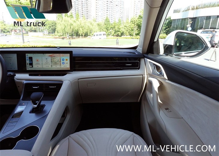 2024 Saic Roewe D5X DMH PHEV SUV