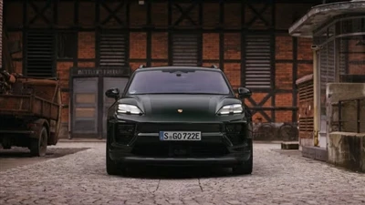 Porsche fortsætter med at producere benzin- og hybridmodeller