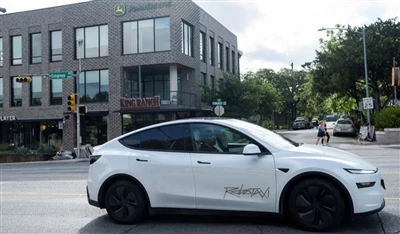 Tesla lancerer Autonom Robotaxi Service i Texas, begynder at transportere bet...